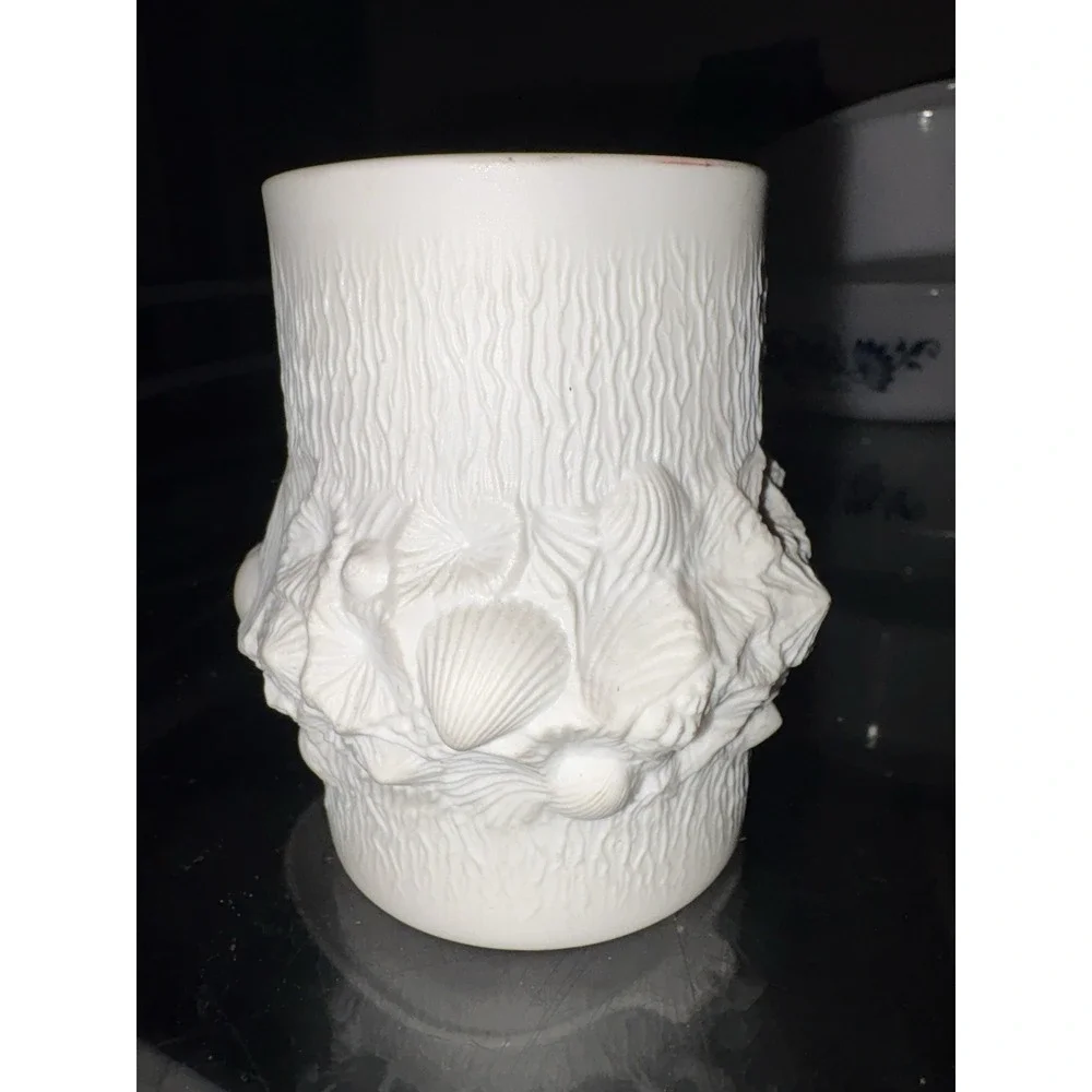 Vintage Kaiser W Germany Bisque Porcelain Seashell Relief Vase 223 White Op Art